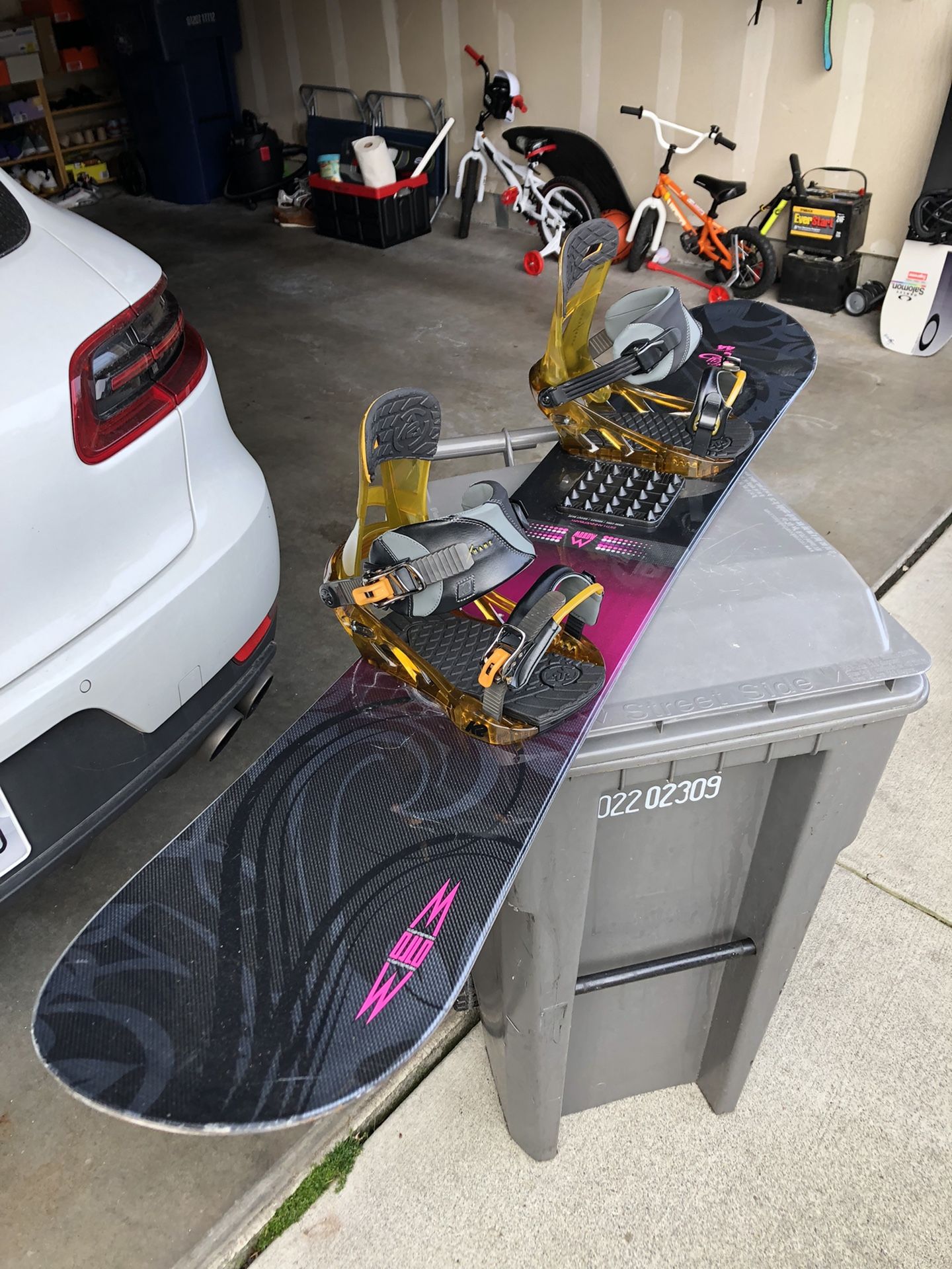 25th Anniversary Morrow Woman Snowboard 144 K2 Bindings