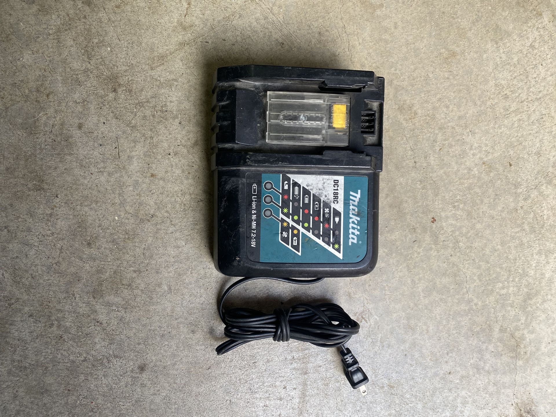 MAKITA BATTERY CHARGER