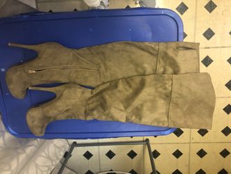 Size 8.5 heels thigh high booties suede brown