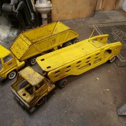 Pair Of Vintage Tonka Semi Trucks And Trailers