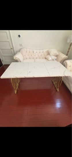selling a beautiful dining room table