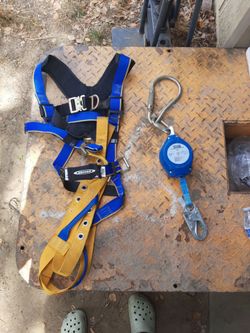 Werner Fall Protection Harness with Retractable Lanyard