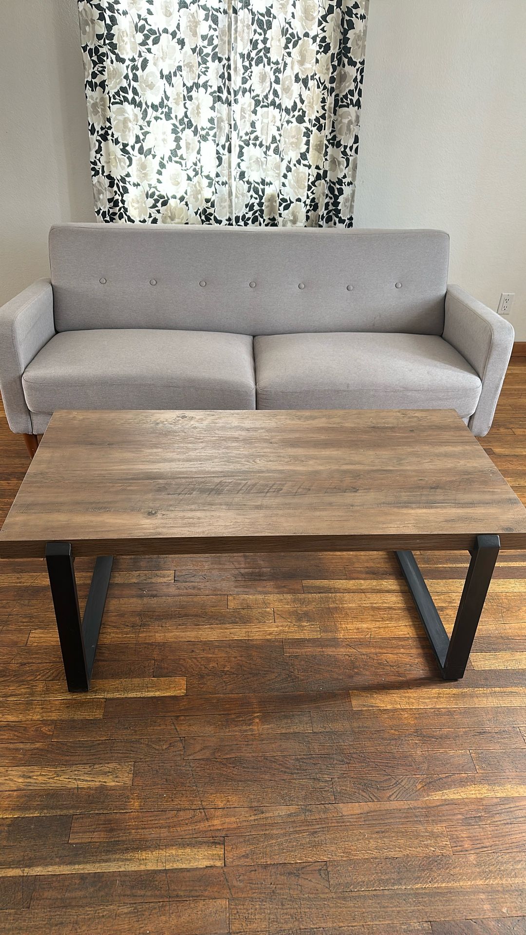 Moving Must Sell My Living Room Set In Great Condition