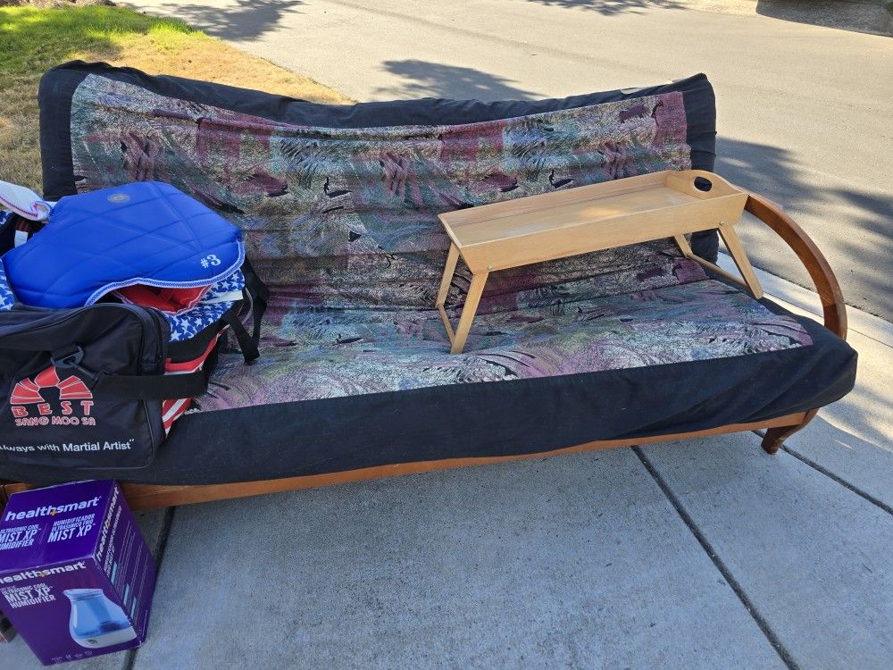 Free Futon 14840 Ne Rose Parkway Portland 97230