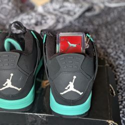 Air Jordan 4 Retro