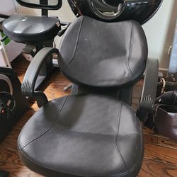 Used Shampoo Chair ,No tears no Rip excellent condition.