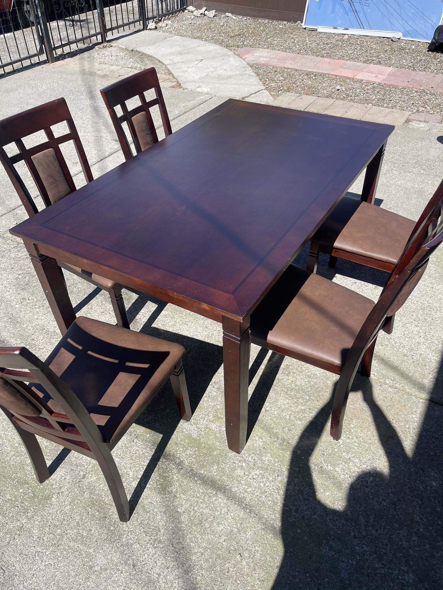Dinning Table