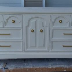 Stunning Oak Dixie Triple Dresser with 9 Drawers