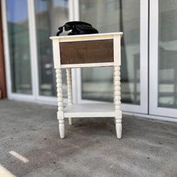 White Spiral End Table With Three Flame Wood