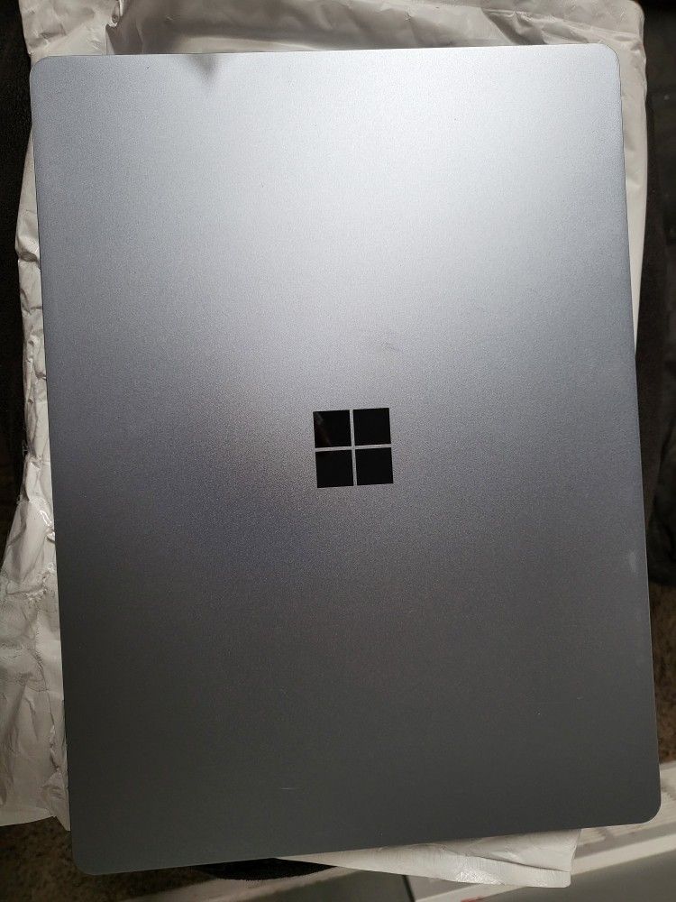 Microsoft Surface Laptop Go Touch Screen Intel Core i5