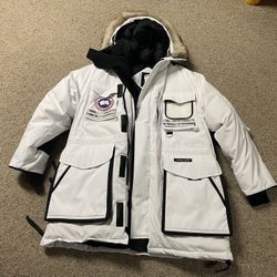 Canada Goose White Parka Snow Mantra men’s medium with attached tags