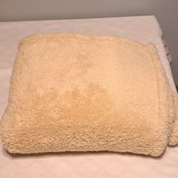 Room Essentials Throw Blanket Plush Like Feel Cream NEW! W/O Tags