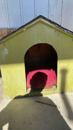 Water proof dog house with cushion