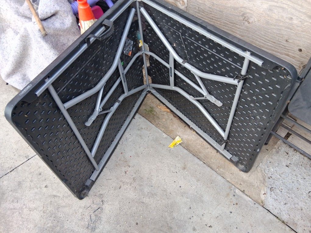 Lifetime Foldable Table Party Pinic Table