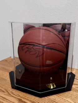 Authentic Kobe Bryant Autographed Basketball – PSA/DNA ITP (In-The-Presence)