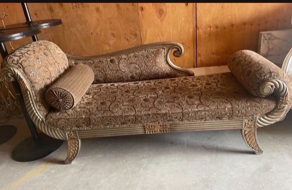 Beautiful Chaise Lounge Loveseat Chair sofa For Sale