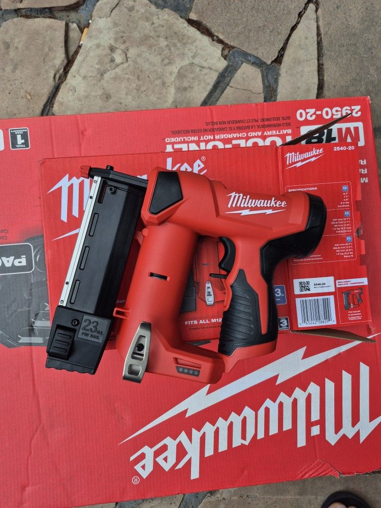 Milwaukee M12 12-Volt 23-Gauge Lithium-Ion Cordless Pin Nailer (Tool-Only)