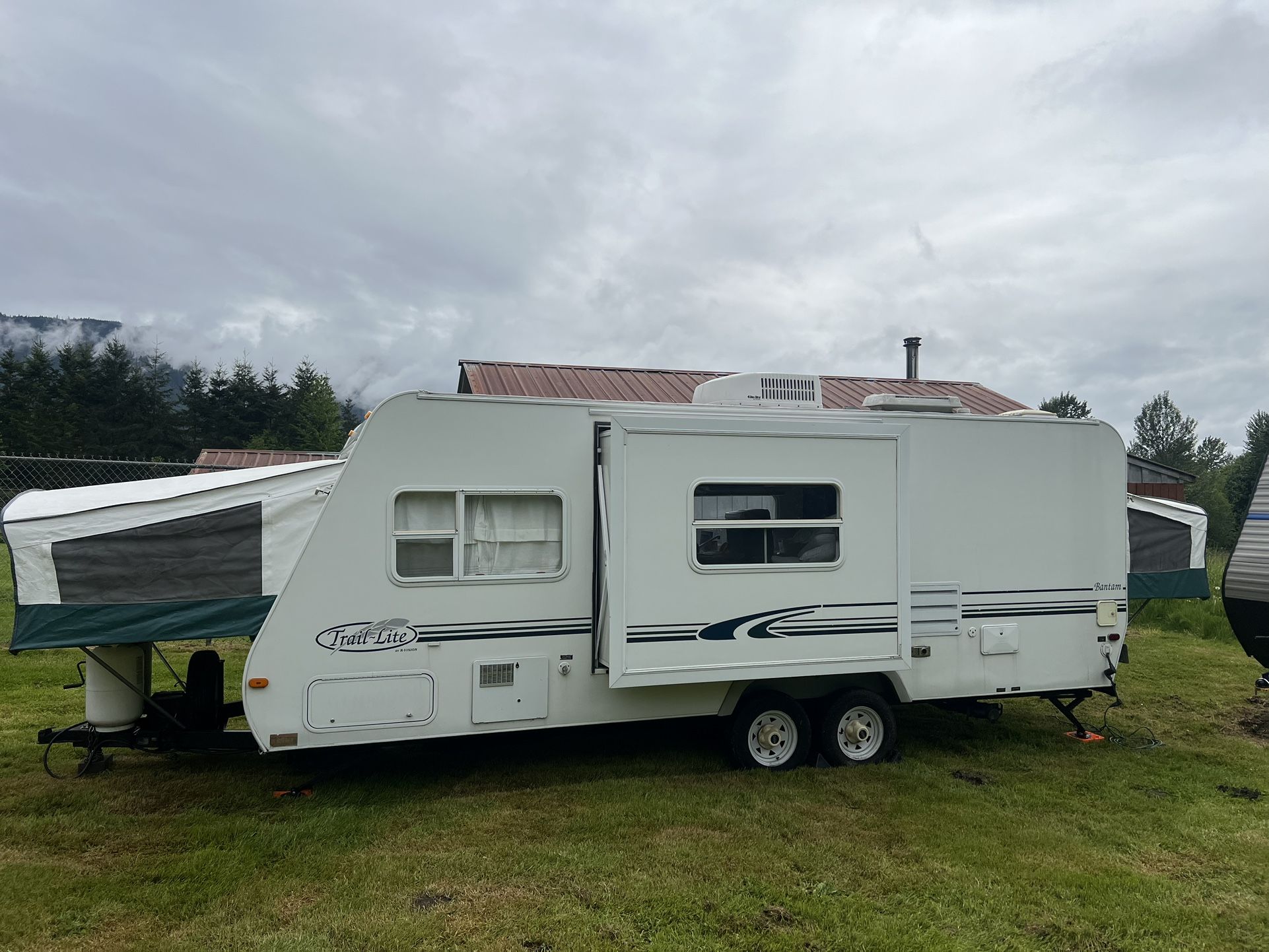 2002 Bantam Trail Lite by R-Vision R-23 for Sale in Kent, WA - OfferUp