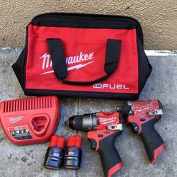 Milwaukee M12 FUEL 12-Volt Lithium-lon Brushless Cordless Hammer Drill and Impact Driver Combo Kit w/2 Batteries and Bag (2- Tool)