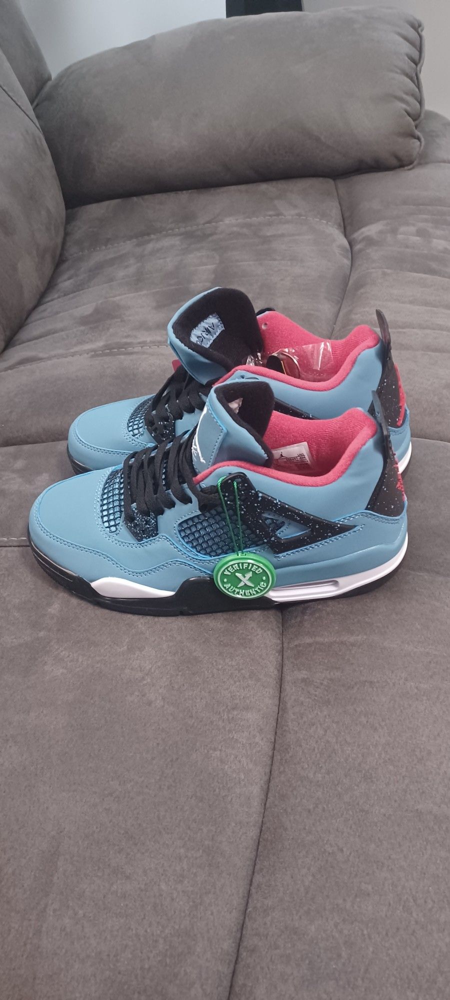 Jordan 4 University Blue Black All New.