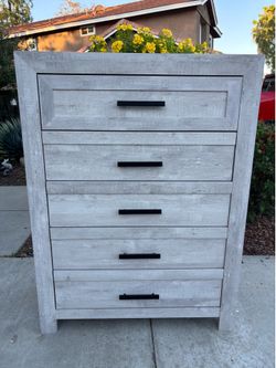 Gray Modern 5 Drawer Dresser Chest of Drawers Furniture Excellent Condition