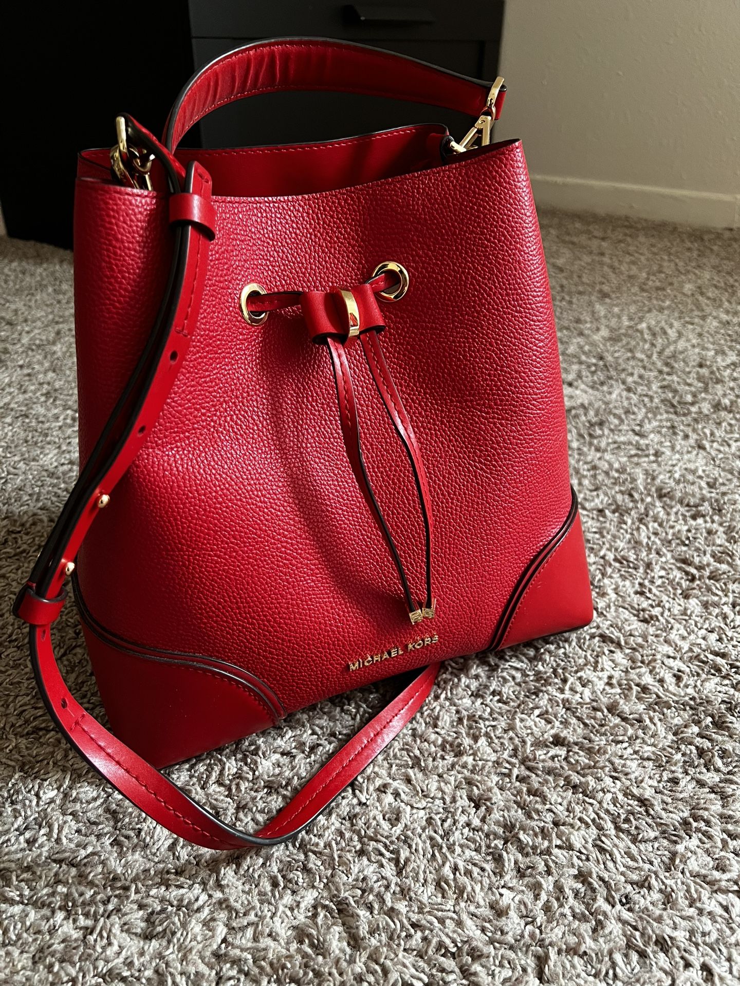 Michael Kors Handbag (Red Bucket Bag: Medium)