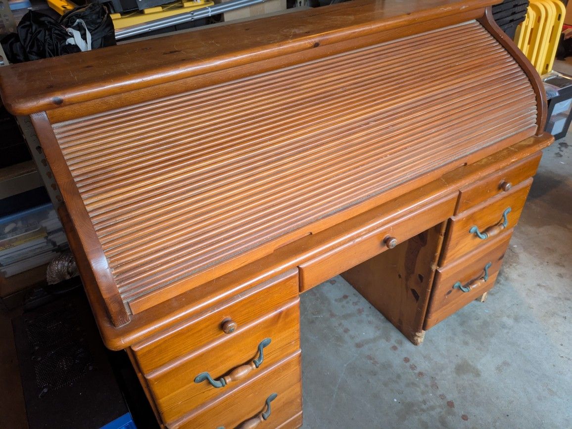 Free All Wood Roll-top Desk