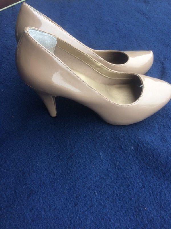 Size 8.5 Naturalizer shoes