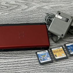 Nintendo DS in excellent condition with 3 games, complete with stylus & charger. $65