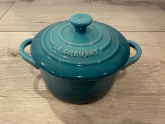New in box Mini Round Cocotte