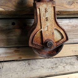 Antique Pully
