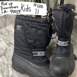 SNOW BOOTS SOREL BRAND  KIDS SIZE 11.     25$