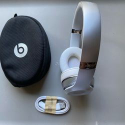 Beats Solo 3 Wireless Headphones  (Silver)