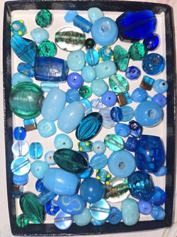 BUNDLE OF GLASS BEADS SELLING TOGETHER SEE ALL PICS