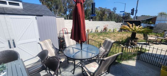 patio furniture with umbrella