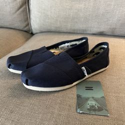 Women’s Navy Tom’s Size 6.5