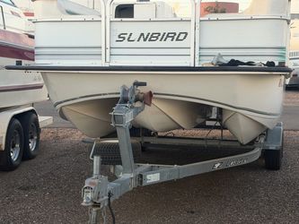 1996 fiberglass deck boat 130 hp Evinrude