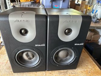 Pair of Alesis M1 Active 620 power speaker for parts