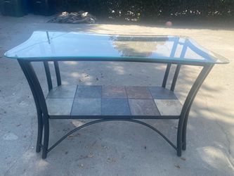 Corner tables