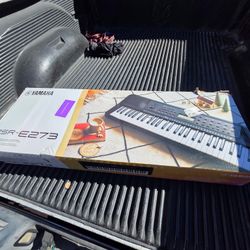 Yamaha PSR-E273 Keyboard 