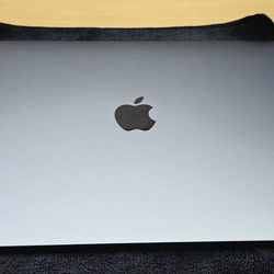 2020 MacBook Pro 13 inch screen with Touchbar