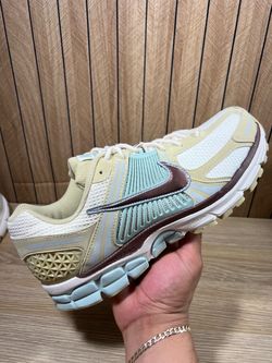 Nike air zoom Vomero 5 sample