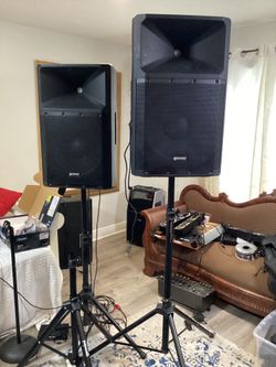 DJ Owned Gemini TWO Speakers GSP 2200 15 Inch Powered PA Speaker 300W Bluetooth w stands