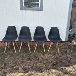 Black Plastic Chairs With Wooden Legs 