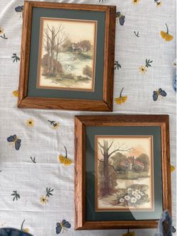 2 Wooden picture frame with prints