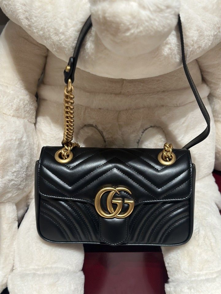 GG Marmont Quilted Leather Chain Shoulder Bag with Gold Medium Size