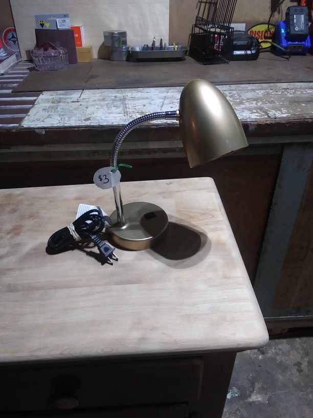 MainStay LED Desk Lamp (gold)