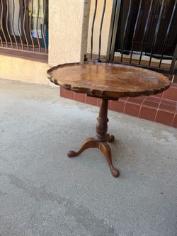 Folding table