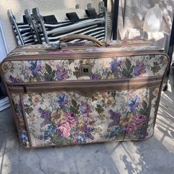 Vintage Floral Tapestry Luggage (2)