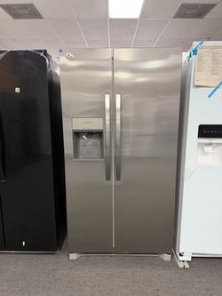 Refrigerator side by side